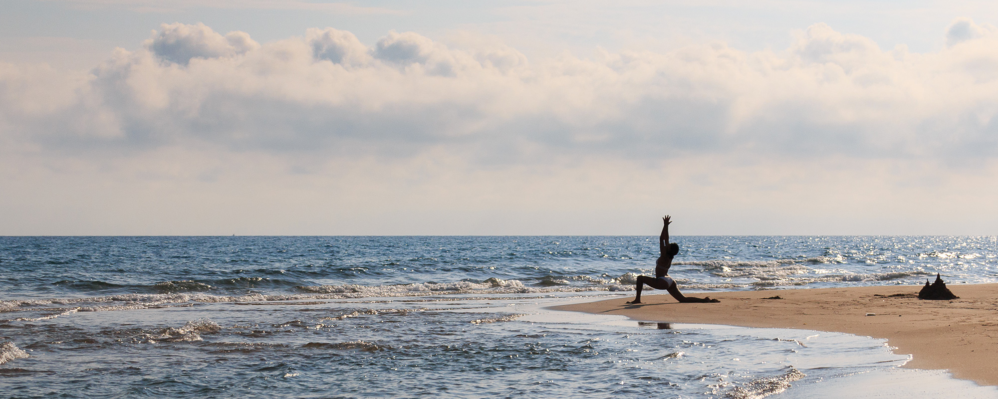 yoga op strand